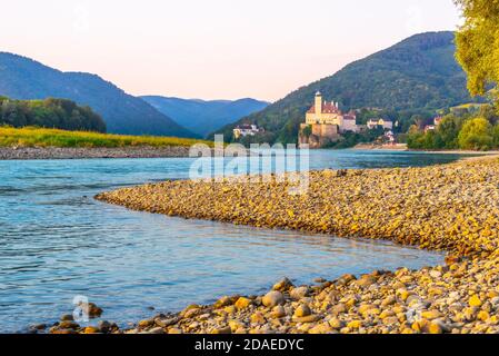 Château de Schonbuhel et Danube dans la vallée de Wachau, Autriche. Banque D'Images