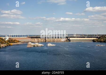 Zaporozhye, Ukraine, avril 5 Oct, 2014: Dneproges - la plus grande centrale hydroélectrique de la rivière Dniepr Banque D'Images