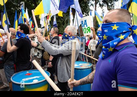 KIEV, UKRAINE - 16 juillet 2020: Manifestations de masse près de la Verkhovna Rada d'Ukraine en faveur de la langue ukrainienne. Banque D'Images