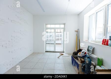 vide intérieur de chambre non meublé dans un style blanc dans des appartements modernes, bureau ou clinique Banque D'Images