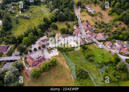 Nans-sous-Sainte-Anne, France, le 3 août 2020 - vue aérienne du village de Doubs de Nans-sous-Sainte-Anne. Près de la source Lison Banque D'Images