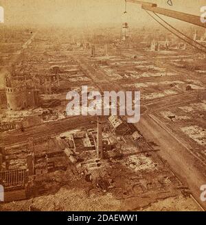 Vue aérienne des ruines après le feu de Chicago depuis Tower Water Works, octobre 1871. Banque D'Images