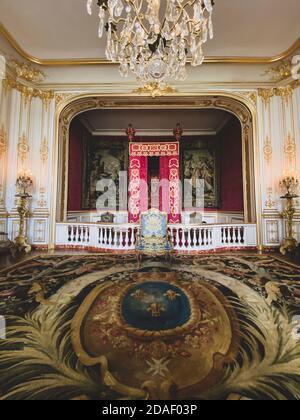 Chambord, France le 24 août 2020 : chambre du roi de cérémonie au Château de Chambord, vallée de la Loire en France Banque D'Images