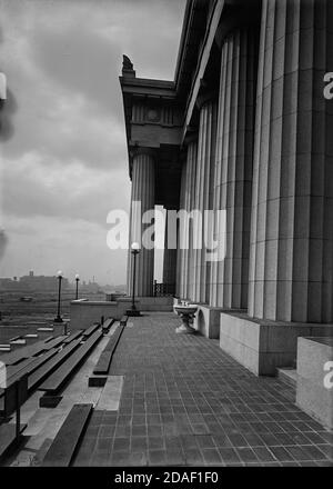 Détails de la moitié est à l'extérieur des colonnes, à Soldier Field ou Grant Park Stadium, architecte Holabird et Roche, à Chicago, Illinois, vers 1924. Banque D'Images