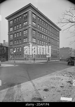 Altitude des appartements Campbell du sud-ouest, architecte Robert S. DeGolyer, au 200 East Pearson, à Chicago, Illinois, vers 1923-1936. Banque D'Images