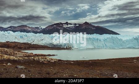 Le glacier Perito Moreno dans le Parc National Los Glaciares dans la province de Santa Cruz, en Argentine. Banque D'Images