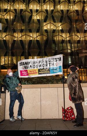 Londres, Royaume-Uni - le 4 novembre 2020 : la vie noire est importante et la lutte contre le racisme se fait à l'extérieur de l'ambassade des États-Unis à Londres. Les manifestants réclament Trump Banque D'Images