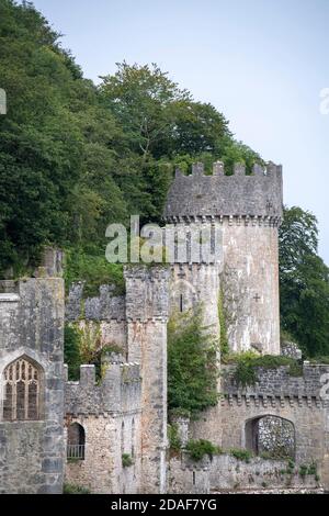 Ruines du château de Gwrych près d'Abergele à Conwy, au nord du pays de Galles, au Royaume-Uni Banque D'Images