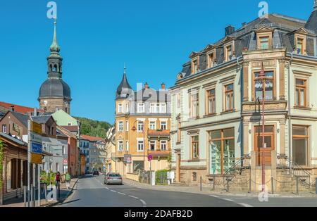 Vue sur la ville de Bad Schandau dans les montagnes de grès de l'Elbe, Saxe, Allemagne Banque D'Images