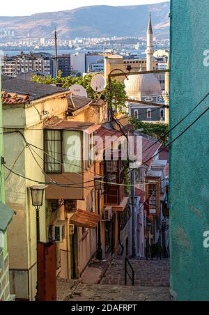 Konak, le centre culturel, artistique et de divertissement d'Izmir, est fréquenté par les touristes locaux et étrangers. Banque D'Images