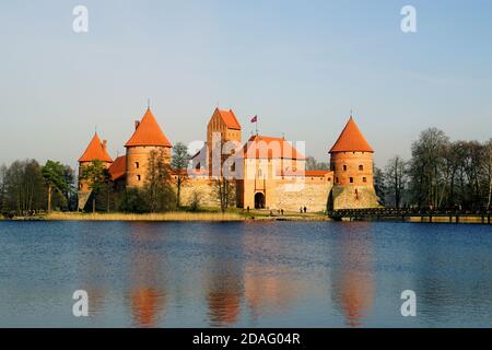 Le Château de l'île sur le lac Galvé à Trakai, Lituanie Banque D'Images
