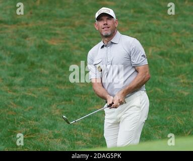 Augusta, États-Unis. 12 novembre 2020. Le jeudi 12 novembre 2020, Lee Westwood a tiré une puce sur le dixième trou lors de la première partie du tournoi de golf Masters 2020 au Augusta National Golf Club, à Augusta, en Géorgie. Photo de Kevin Dietsch/UPI crédit: UPI/Alay Live News Banque D'Images