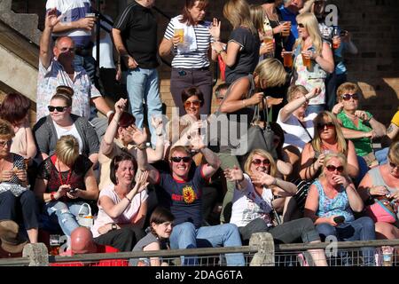 Ayr, Ayrshire, Écosse.Public regardant de la musique de vie à Dam Park , Ayr.Partie du festival Burns an a that Banque D'Images