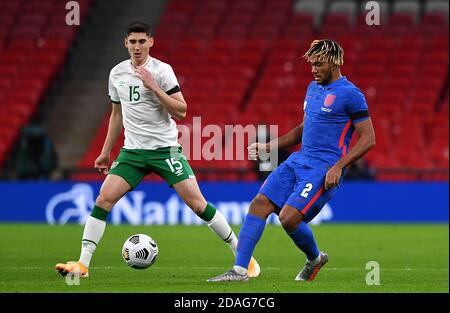 Callum O'Dowda (à gauche) de la République d'Irlande et Reece James d'Angleterre en action pendant l'amicale internationale au stade Wembley, Londres. Banque D'Images