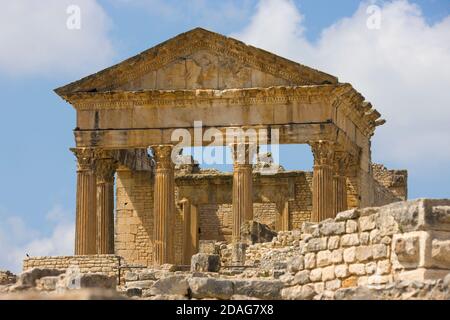 Capitole sur les ruines de Thugga, site classé au patrimoine mondial de l'UNESCO, Tunisie Banque D'Images