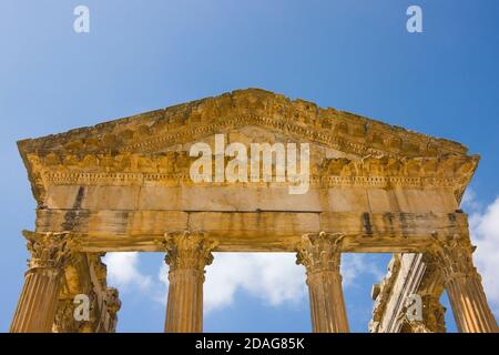 Capitole sur les ruines de Thugga, site classé au patrimoine mondial de l'UNESCO, Tunisie Banque D'Images