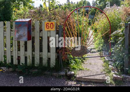 Portail de la cabane du jardin à Kumpula Community Garden à Helsinki, en Finlande Banque D'Images