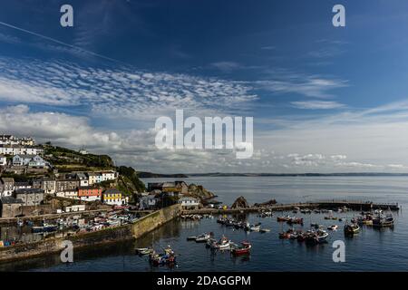 Après-midi ensoleillé dans le vieux village de pêcheurs. Mevagissey dans Cornwall. Souvenir de vacances merveilleuses. Banque D'Images