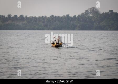 Excursion en bateau à travers le lagon, Abidjan, Côte d'Ivoire Banque D'Images