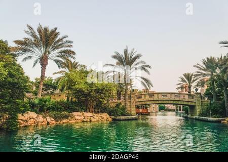 Dubaï. Souk Madinat Jumeirah à Dubaï en début de matinée. Banque D'Images