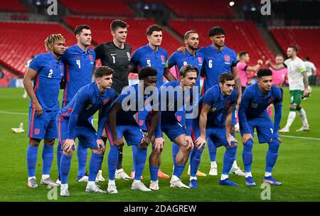 Rangée arrière, de gauche à droite, Reece James d'Angleterre, Michael Keane, Nick Pope, Harry Maguire, Dominic Calvert-Lewin, Tyrone Mings. Première rangée, de gauche à droite, Mason Mount en Angleterre, Bukayo Saka, Jack Grealish, Harry Winks et Jadon Sancho font la queue avant le stade international de Wembley, Londres. Banque D'Images