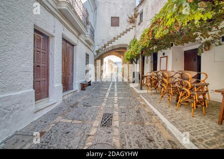 Rue traditionnelle à Vejer de la Frontera, une ville touristique de Cadix, Andalousie, sud de l'Espagne Banque D'Images