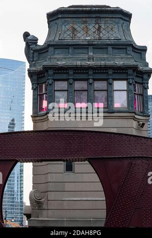 Tour du pont Bascule au bord de la rivière Chicago Banque D'Images