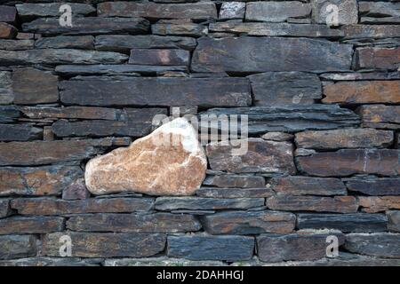 Géographie / Voyage, Allemagne, Rhénanie-Palatinat, Bad Neuenahr, mur de pierre sèche à la route du vin rouge , droits-supplémentaires-dégagement-Info-non-disponible Banque D'Images