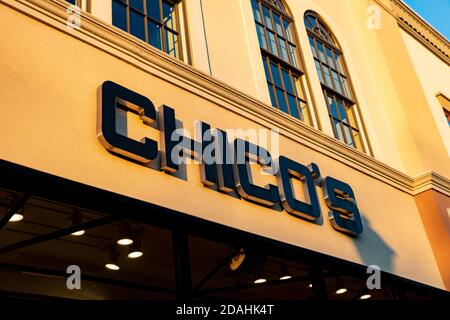 Perrysburg, États-Unis. 12 novembre 2020. Le logo de Chico vu dans l'un de leurs magasins. Crédit : SOPA Images Limited/Alamy Live News Banque D'Images