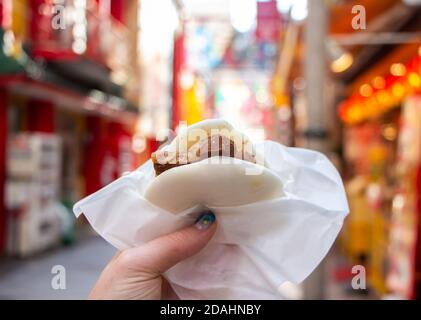 Kakuni Manju (pain de poitrine de porc) dans le quartier chinois de Nagasaki, au Japon Banque D'Images