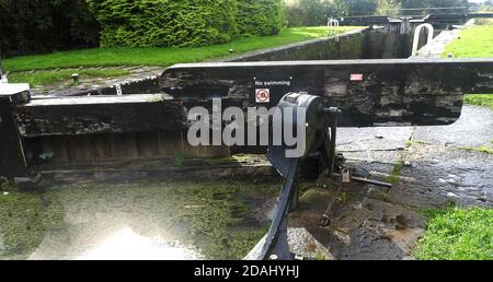 British Canal System - branche Glasson du canal de Lancaster, Angleterre, Royaume-Uni -- Glasson Top Lock Gates & Mechanism septembre 2020. Banque D'Images