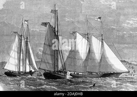 Les yachts américains Vesta, Henrietta et Fleetwing, saluant sa Majesté de la Maison Osborne. Illustration ancienne. 1867. Banque D'Images