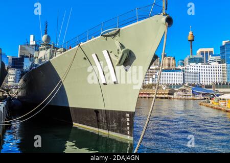 Bow du destroyer australien HMAS 'Vampire', lancé en 1956 et maintenant un navire-musée à Darling Harbour, Sydney, Australie Banque D'Images