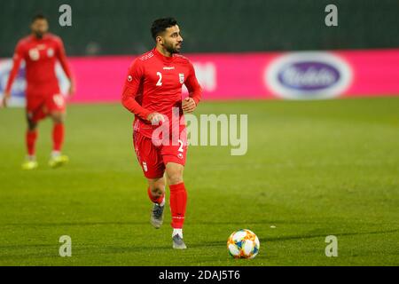 Joueur iranien Sadegh Moharrami, ballon de contrôle de robe rouge lors d'un match de football ami Bosnie contre Iran Sarajevo, Bosnie-Herzégovine, 12, Novemb Banque D'Images