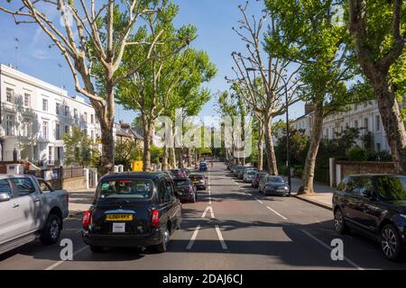 File d'attente de trafic sur Ladbroke Grove, Londres, Royaume-Uni Banque D'Images