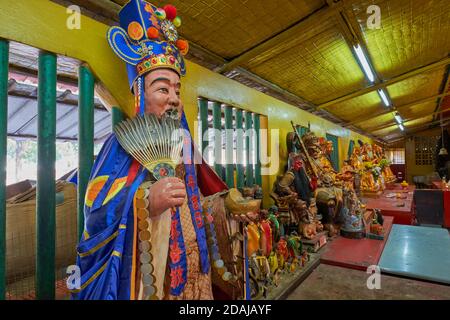 Statues de dieux chinois / taoïstes à Kong Meng San Phor Kark Voir Monastère, Bright Hill Road, Bishan, Singapour, le plus grand complexe de temples de Singapour Banque D'Images