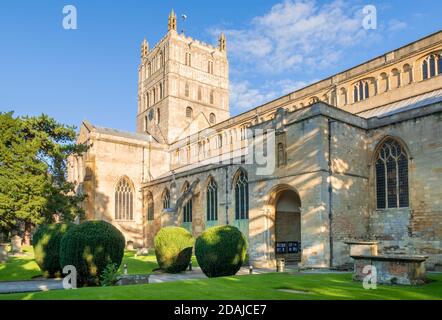 Abbaye de Tewkesbury tewkesbury ou l'église de l'abbaye de St Mary la Vierge du cimetière Tewkesbury, Gloucestershire, Angleterre, GB, Royaume-Uni,Europe Banque D'Images