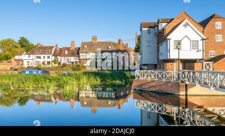 Tewkesbury et la rivière Avon à l'usine de l'abbaye de Tewkesbury Mill Moulin à eau St Marys Road sur Severn Way Gloucestershire Angleterre GB Royaume-Uni Europe Banque D'Images