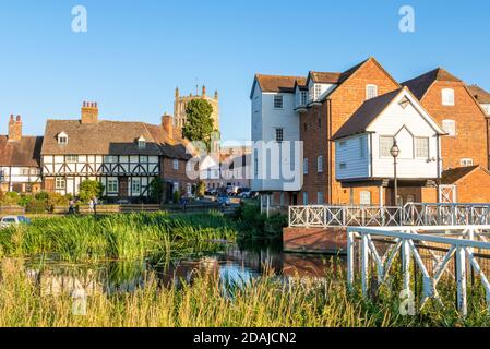 Tewkesbury et la rivière Avon à l'usine de l'abbaye de Tewkesbury Mill Moulin à eau St Marys Road sur Severn Way Gloucestershire Angleterre GB Royaume-Uni Europe Banque D'Images