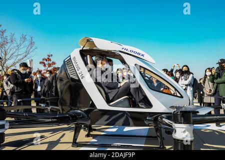 Le 11 novembre 2020, Séoul, CORÉE DU SUD : le 11 novembre 2020 - Séoul, Corée du Sud - les clients expérimentent des taxis de drone lors de l'événement du ministère des Transports pour tester un service de taxi aérien sans pilote à Yeouido, dans l'ouest de Séoul, le 11 novembre 2020, pour la commercialisation des services de mobilité aérienne urbaine en 2025. (Image crédit: © Ministère de la Terre via ZUMA Wire) Banque D'Images