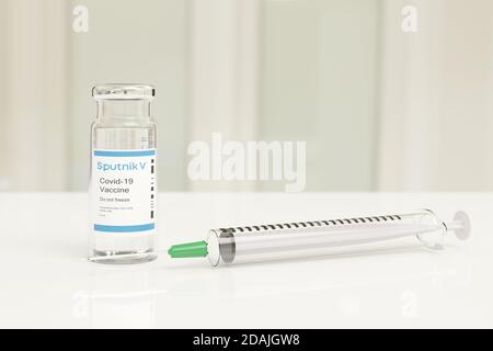 Buenos Aires, Argentine - novembre 13 : flacon de vaccin Spoutnik-v Covid -19 et seringue d'injection isolés sur fond blanc. illustration 3d. Banque D'Images