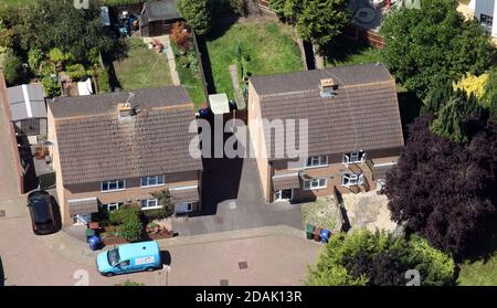 Vue aérienne de 2 paires de maisons semi-individuelles ordinaires à Banbury, Oxfordshire Banque D'Images
