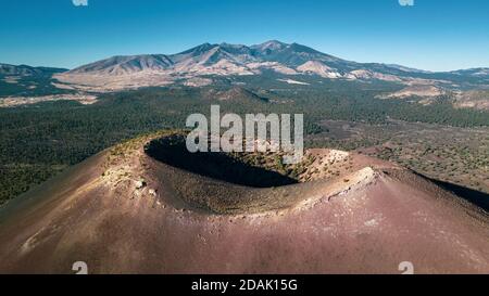 Vue sur le Sunset Crater et ses environs dans le comté de Coconino Arizona Banque D'Images