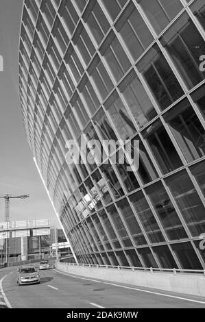 Zurich: Le cercle à l'aéroport de Zurich, un projet immobilier d'un milliard de personnes s'est ouvert au public. La clinique universitaire a aussi de l'espace, en ce moment mai Banque D'Images