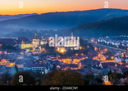 Sighisoara, Roumanie. Sighisoara avec la ville historique de Transylvanie, Roumanie. Banque D'Images