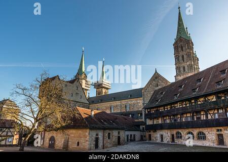 Les tours de la cathédrale de Bamberg Saint-Pierre et Saint-Georges sont couvertes d'échafaudages. Cathédrale de Bamberg, Allemagne (Bamberger Dom St. Peter und St. Georg) Banque D'Images
