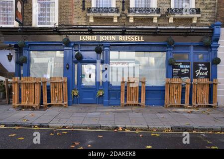 Pub fermé Lord John Russell dans le centre de Londres pendant le second confinement national en Angleterre. Banque D'Images