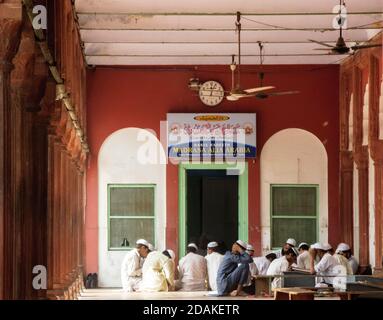 Inde, Delhi, Chandni Chowk. Fatehpuri Masjid, Madrasa Alia Arabia, apprentissage des principes du Coran dans ce Conseil d'administration de Delhi Wakf financé par le gouvernement Banque D'Images