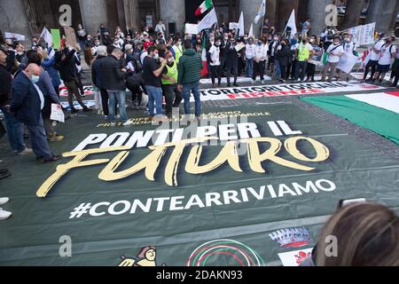 Rome, Italie. 13 novembre 2020. Manifestation devant le Panthéon à Rome organisée par le groupe des restaurateurs de Toscane avec TNI-Tutela Nazionale Imprese (photo de Matteo Nardone/Pacific Press) Credit: Pacific Press Media production Corp./Alay Live News Banque D'Images