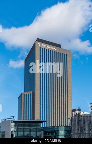 2020: Vue extérieure de la tour abritant le siège social français de la société industrielle britannique TechnipFMC, située à Paris la Défense Banque D'Images